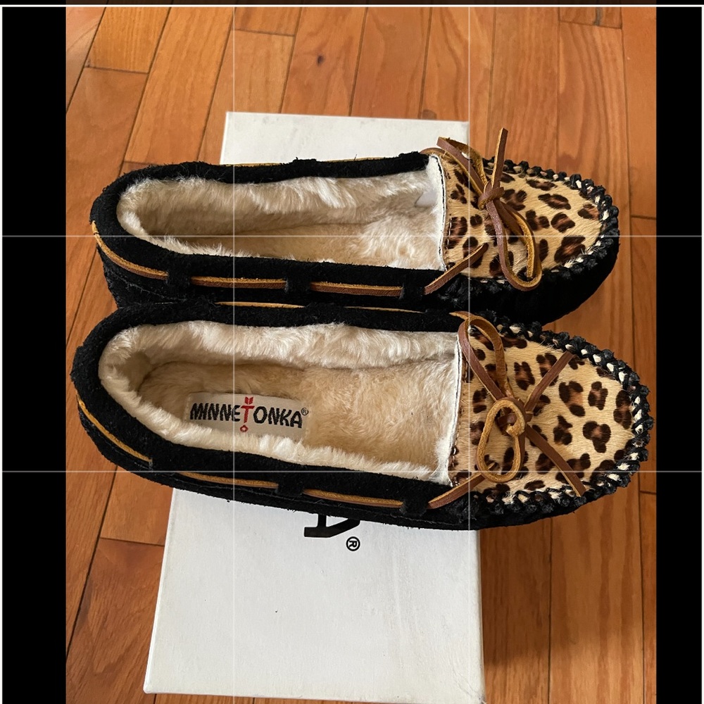 MINNETONKA LOAFERS - Picture 2 of 3